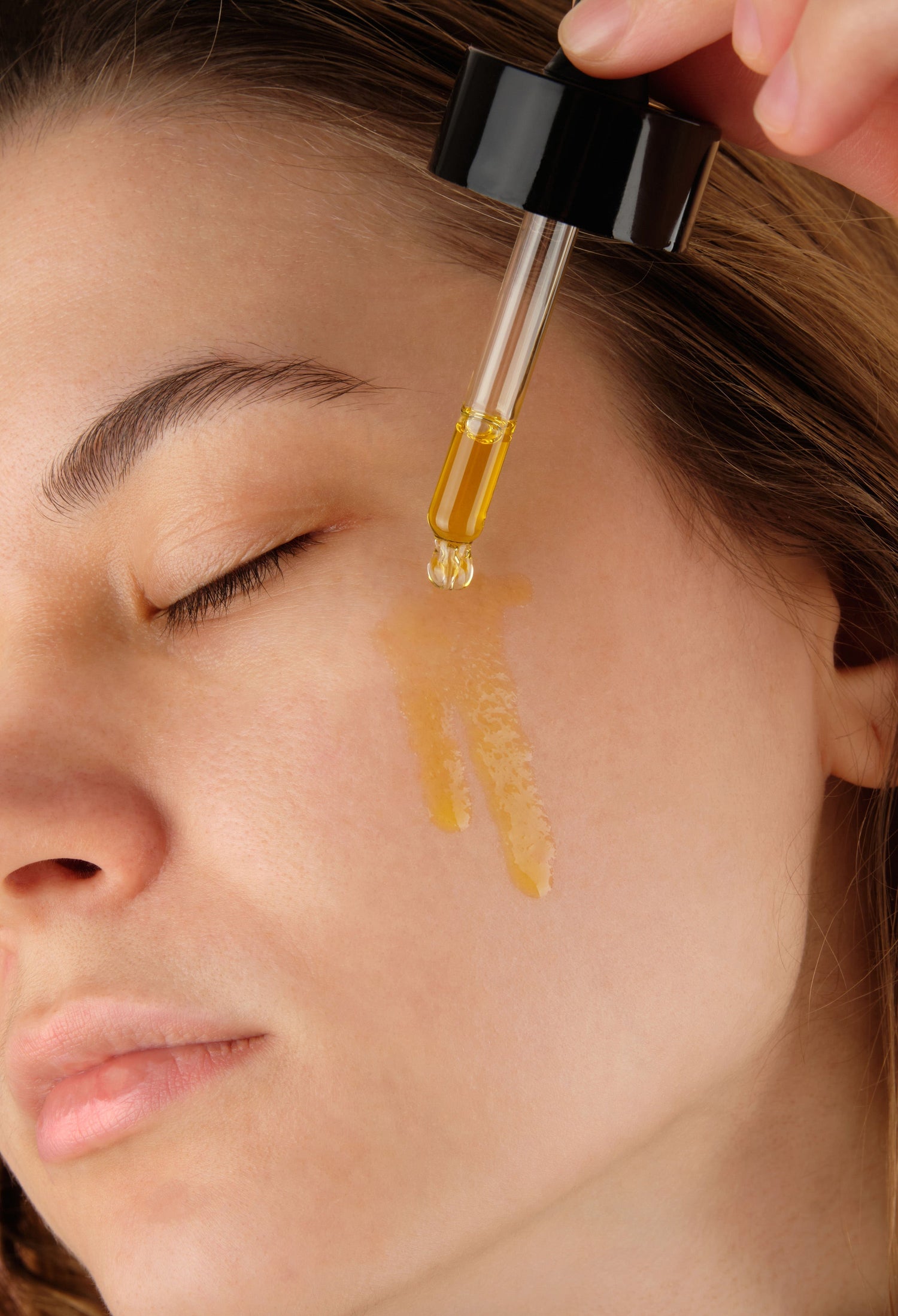 Bakuchiol skincare oil being pressed onto damp skin for a calm, radiant finish.
